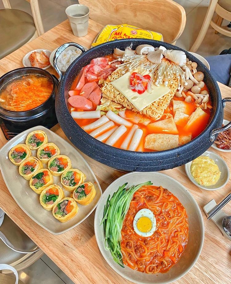 Chỉ Vì Sáu Ngàn Tệ: Kế Hoạch Trả Thù Của Cô Chủ